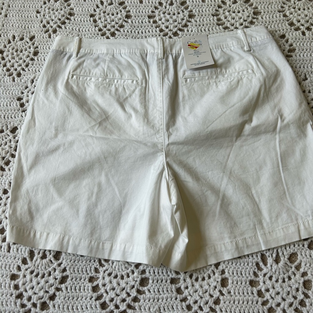 NWT Croft & Barrow Classic Shorts Mid Rise Size 16 White - Picture 2 of 5